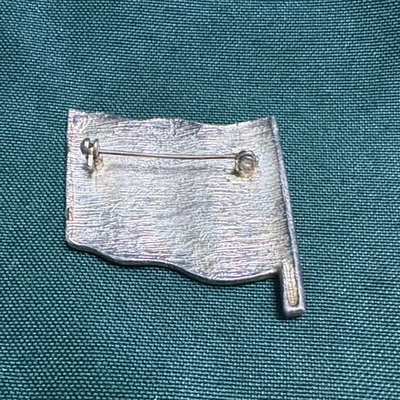 🖤Patriotic Flag Brooch with Red, Blue, and Silver Crystals🖤 - Picture 2 of 4